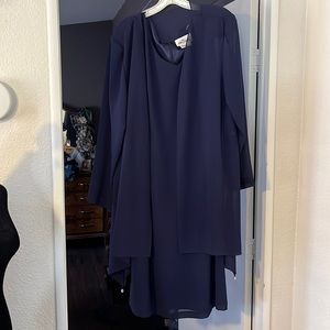 Nieman, Marcus Beautiful dress shell with a jacket has beads on the end NWT